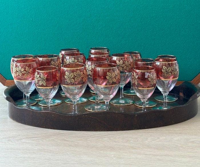 Wijnglas (18) - Glas - Prachtig Cranberry glas, Antiek en Kunst, Antiek | Meubels | Tafels