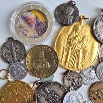 Europa. Lot van 40 stuks Religie / geloofspenningen en