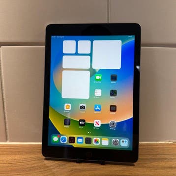 Apple iPad (5th Generation) 128GB Wifi - Mobiele telefoon, Nieuw