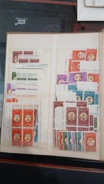 Cité du Vatican - Accumulation de timbres neufs du Vatican