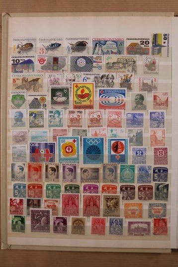 Monde 1950/1992 - Collection complète en 5 classeurs de