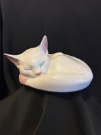 Royal Copenhagen - Figuur - Sleeping cat figurine -, Antiek en Kunst