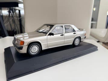 Otto Models 1:18 - Modelauto - Mercedes-Benz 190 E 2.5-16
