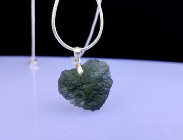 Moldaviet Hanger - Zeldzame natuurlijke hartvorm / zilver