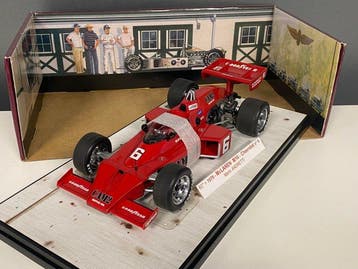 Carousel 1 1:18 - Model raceauto - McLaren M16 #6, 8th