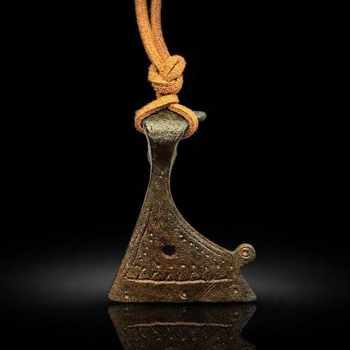 Viking periode Brons Massieve Thor’s Bijl-amuleet, 9e–10e, Bijoux, Sacs & Beauté, Bijoux anciens