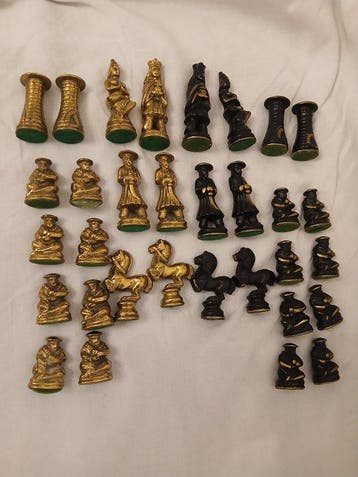 Jeu déchecs - laiton, bois