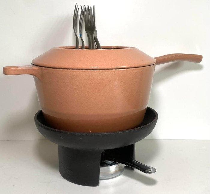 Style Le Creuset - Tafelservies (4) - Geëmailleerde font,, Antiek en Kunst, Antiek | Keukengerei