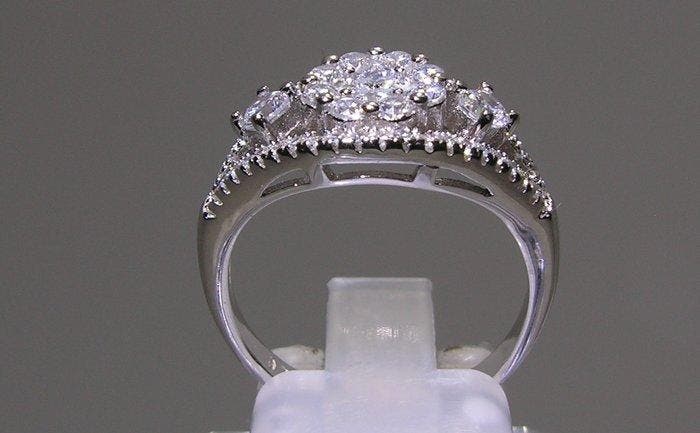 Zirkoon ring - Hoogte: 22.4 mm - Breedte: 20 mm- 3.2 g - (1), Verzamelen, Mineralen en Fossielen