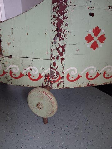 Rare ancienne voiture de manège forain pour enfant – Bois