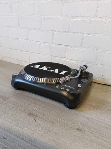 Akai - ATT10U Belt-Drive USB with Built-in Phono Preamp
