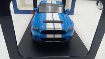 Autoart 1:18 - Modelauto - Ford Shelby GT500 - (cod.B18), Nieuw