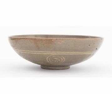 Beschrijving: Een kleine Koreaanse celadon-schaal uit de
