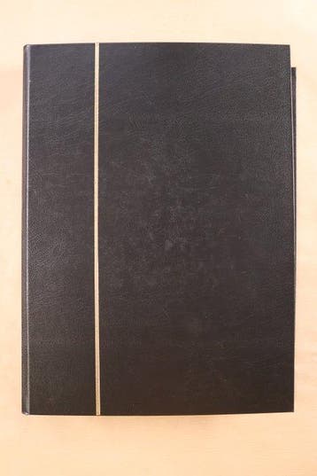 Monde - 4 albums de timbres noirs vides, modèle Leuchtturm,, Postzegels en Munten, Gestempeld