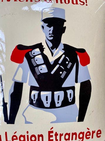 Oude emailleplaat voor de werving van de Franse Buitenlandse