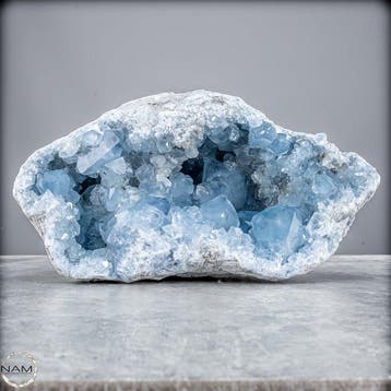 Druse naturelle de célestite – Trésor bleu ciel issu de la, Collections