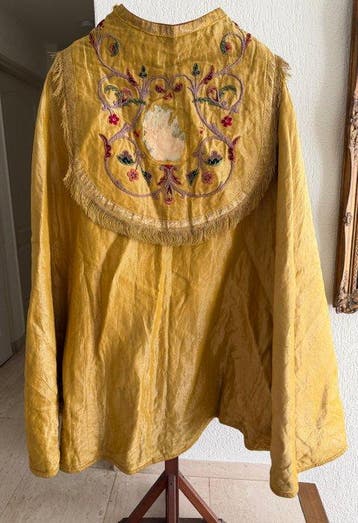 Religieuze en spirituele objecten - Goud, Lint, Borduursel,