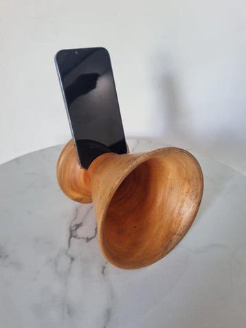 Bloksnijwerk, **NO Reserve Price** Wooden Phone Amplifier -