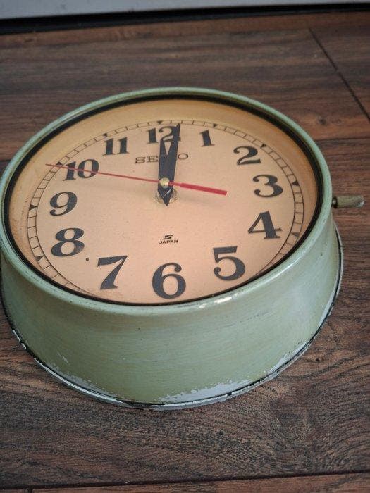 Horloge de cloison/horloge de bord - Seiko Récupéré Métal -, Antiek en Kunst, Antiek | Wandborden en Tegels
