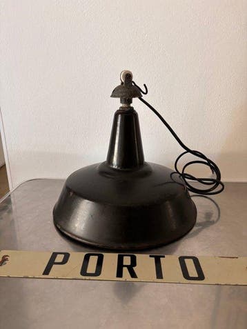 Lampada Industriale Smaltata “Cappello di Strega” + Targa