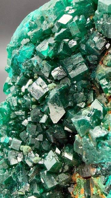 dioptase Ruw - Hoogte: 7 cm - Breedte: 3.5 cm- 135 g - (1)