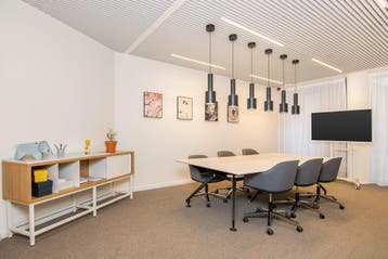 Kantoorruimte voor 4 in Court of Justice, Verzenden
