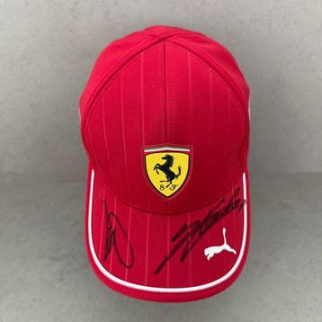 Ferrari - Casquette signée d’un athlète professionnel, Collections