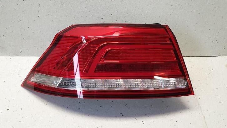 VW Passat B8 Sedan Achterlicht links buiten (Achterlampen), Auto-onderdelen, Verlichting, Nieuw, Volkswagen, Verzenden