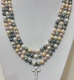 Lange halsketting van multicolor parelmoer met katholiek