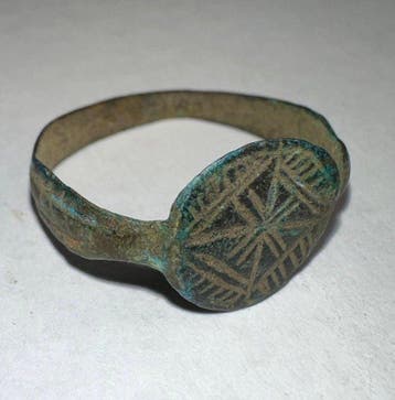 Médiéval, époque des Croisés Bronze bague antique (Sans prix