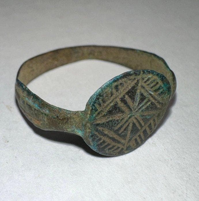 Médiéval, époque des Croisés Bronze bague antique (Sans prix, Bijoux, Sacs & Beauté, Bijoux anciens