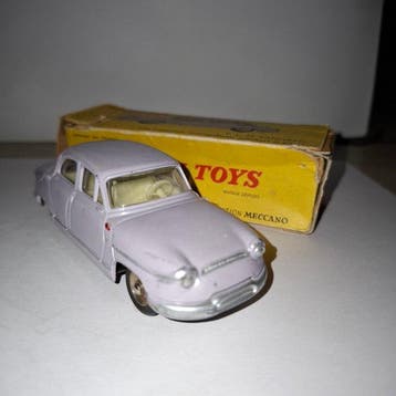 Dinky Toys 1:43 - Voiture miniature - Panhard PL 17