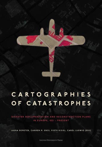 Cartographies Of Catastrophes | Nieuw, Verzenden, Birgit Knauer; Nicolas Marine; Mykola Makhortykh; Stefanie Plappert; Eleni Gkadolou; Georg-Felix Sedlmeyer; Elisa-Maria Hiemer; Peter J Larkham; Carlotta Coccoli