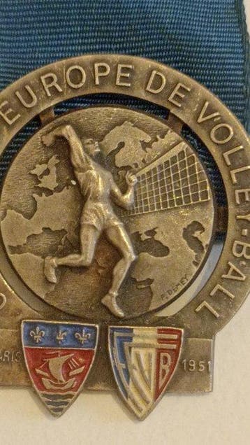 Écussons JOUEUR; CHAMPS DEUROPE DE VOLLEY-BALL; 1951 -