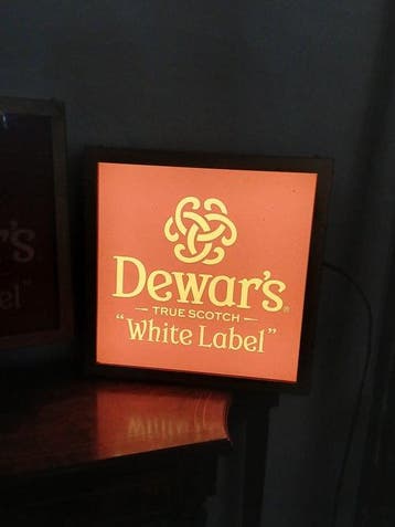 Dewars - Enseigne lumineuse au néon - Deux enseignes