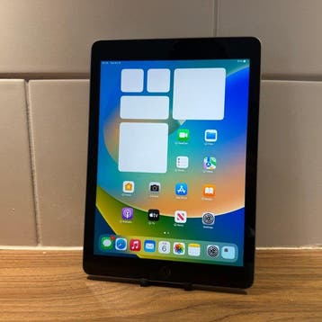 Apple iPad (5th Generation) 128GB Wifi - Mobiele telefoon, Nieuw