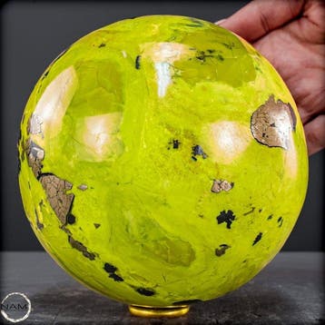 Boule de serpentine avec pyrite – interaction harmonieuse, Collections