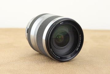 Sony E 18-200mm f/3.5-6.3 OSS Objectif à focale variable