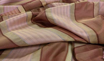 650x330 cm di puro stile: tessuto in seta e lino Donati