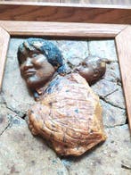 Ana Rupene met kind - ingelijste kauri-harsbuste - Maori -, Antiek en Kunst