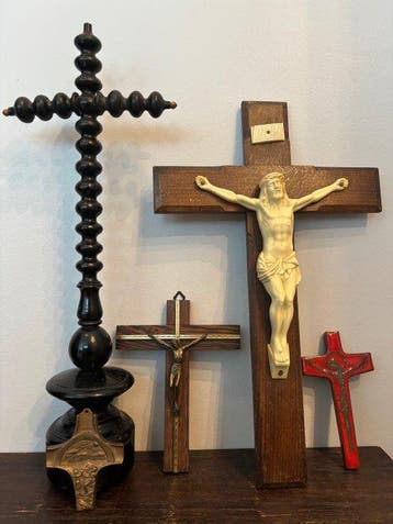 Crucifix (5) - Messing, Hout, Keramiek, Plastic - 1900-1910,