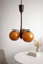 Plafondlamp - acryl - Een drie-lichts hanglamp in