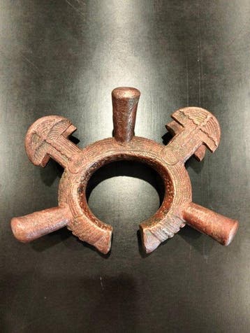 Prachtige en imposante prestigearmband van brons, cultuur