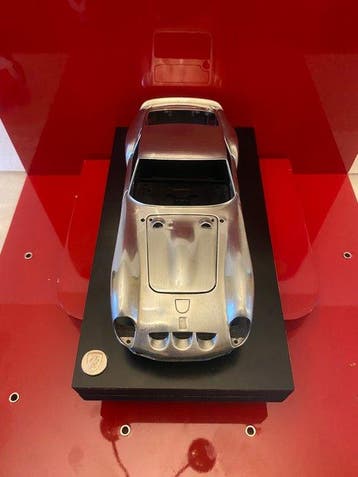 Ferrari 250 GTO 1/18 Métal poli Artwork 1:18 - Model coupé -, Hobby en Vrije tijd, Nieuw