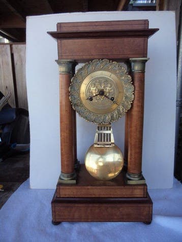 Pendule portique Empire bois de palissandre - 1800-1850 -
