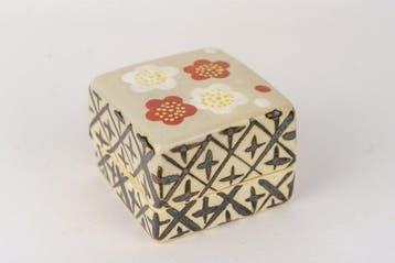 Kenzan-utsushi ume kg (plum incense container na Kenzan) -