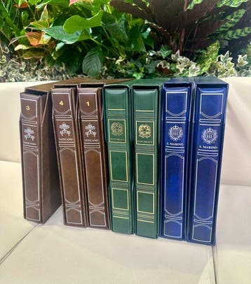 Italiaanse Zone - 7 ringbinders met 22 ringen met etui, Gestempeld