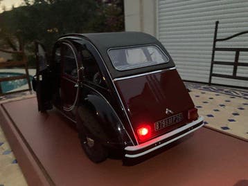 Altaya 1:8 - Berline miniature - Citroën 2CV Charleston