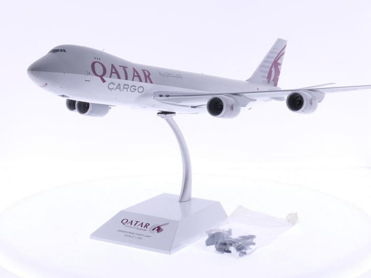 Schaal 1:200 JC Wings LH2QTR168  Qatar Airways Cargo Boei..., Hobby en Vrije tijd, Modelbouw | Vliegtuigen en Helikopters, Zo goed als nieuw