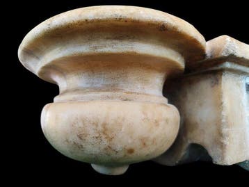 Barok Wijwatervat - 1750-1800 - Calcareus alabaster uit